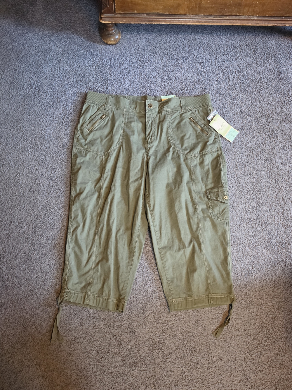 Sonoma Olive Green Modern Fit Cargo Below The Knee Capri Pants Size 16W NWT